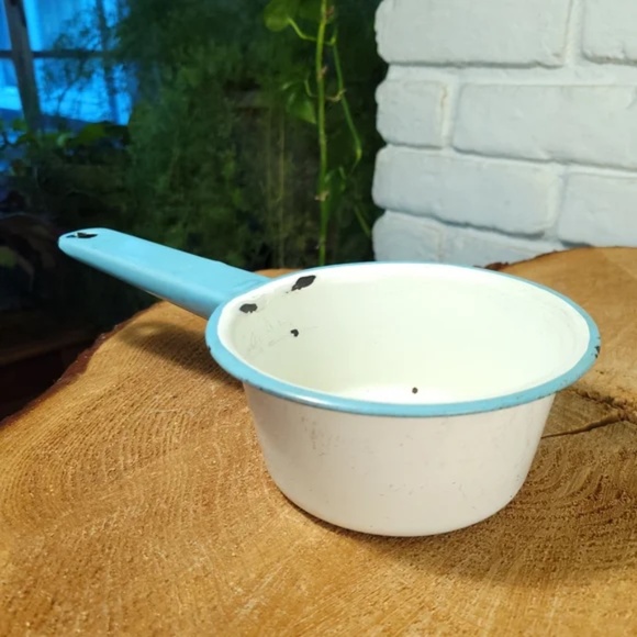 Vintage Enamelware Pot - Picture 1 of 7